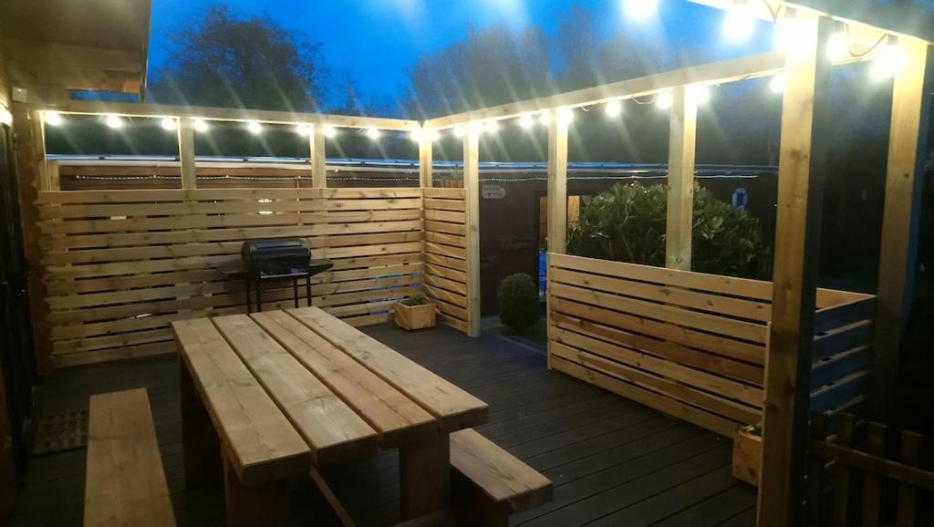 'Monktonmead Lodge' In Secluded Setting, With Private Indoor Pool. ライド エクステリア 写真