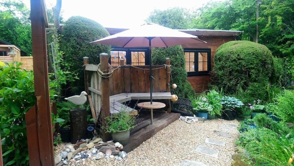 'Monktonmead Lodge' In Secluded Setting, With Private Indoor Pool. ライド エクステリア 写真