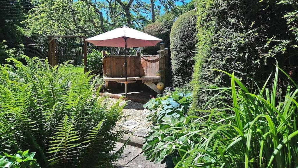 'Monktonmead Lodge' In Secluded Setting, With Private Indoor Pool. ライド エクステリア 写真
