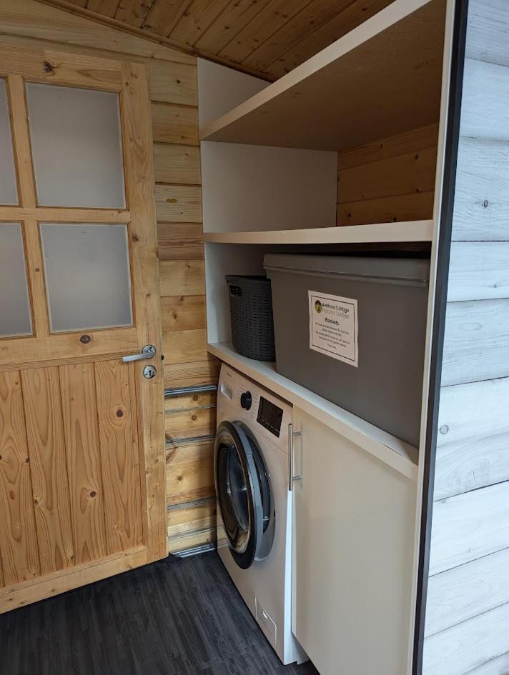 'Monktonmead Lodge' In Secluded Setting, With Private Indoor Pool. ライド エクステリア 写真