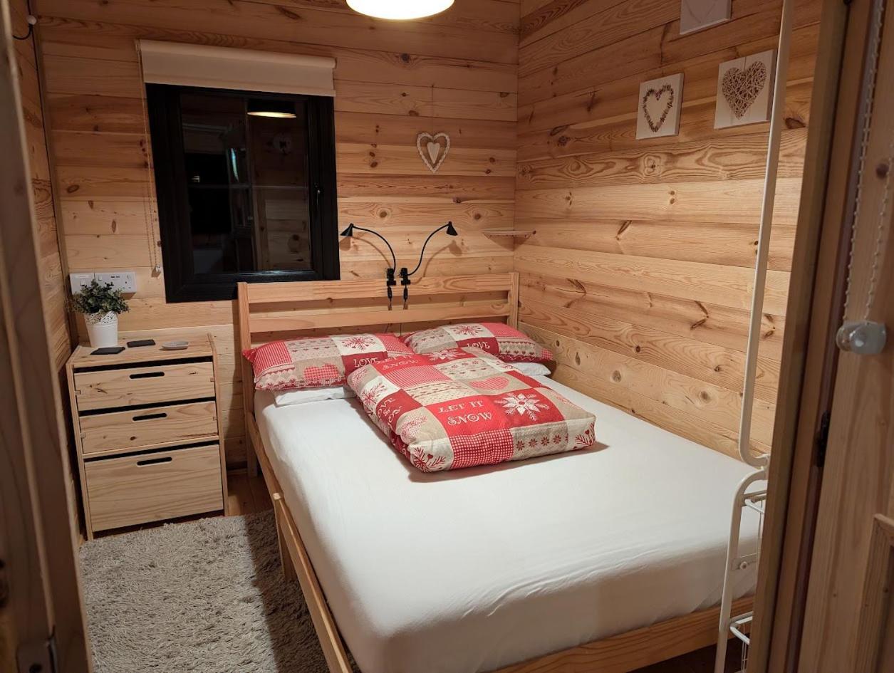 'Monktonmead Lodge' In Secluded Setting, With Private Indoor Pool. ライド エクステリア 写真